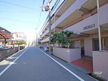 敷地北側の前面道路