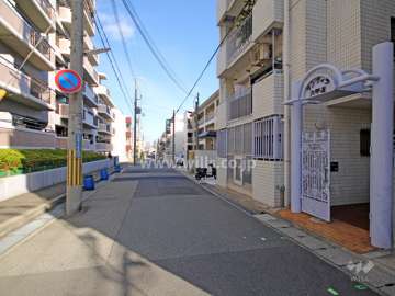 敷地北側の前面道路