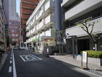 敷地南側の道路。