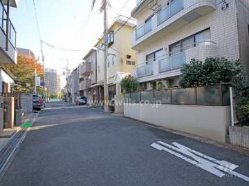 敷地北側の前面道路
