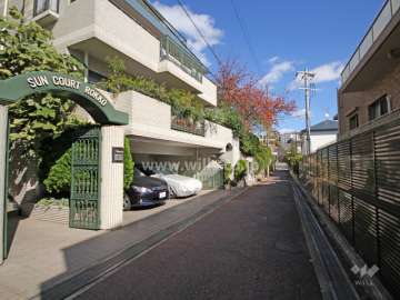 敷地南側の前面道路
