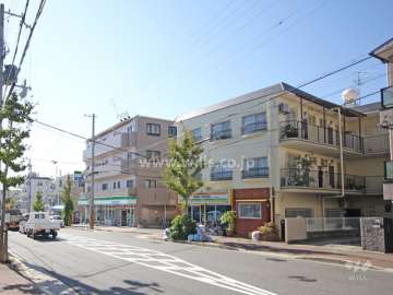 敷地東側の前面道路
