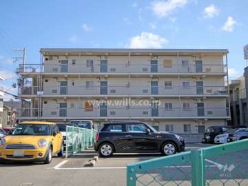 サンシャイン灘の外観(西側から)