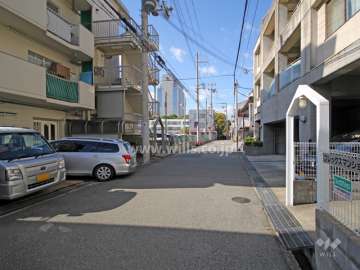 敷地北側の前面道路