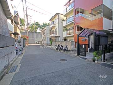 敷地北側の前面道路