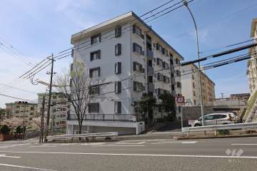 サンハイツ鶴甲の外観（北東側から）