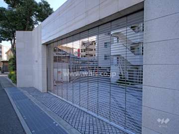 駐車場出入り口（リングシャッター付き）