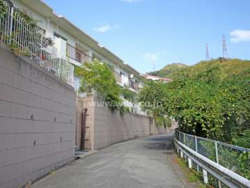 敷地南側の前面道路