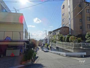 敷地東側の前面道路