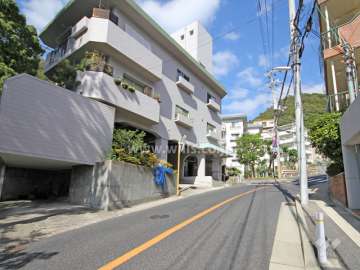 敷地東側の前面道路