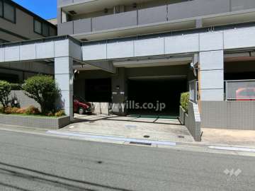 駐車場出入り口（西側）