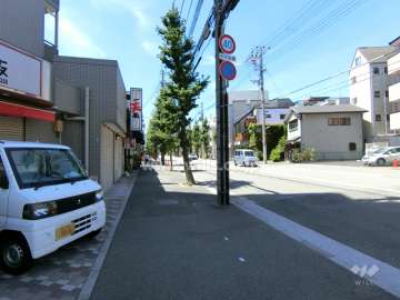 敷地北側の前面道路