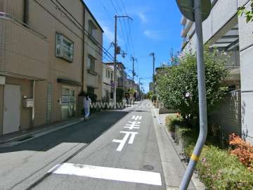 敷地南側の前面道路