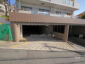 駐車場出入り口