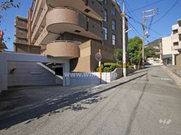 敷地東側の前面道路