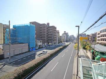 セレッソコートの遠景。敷地北側は国道2号線に面しています。