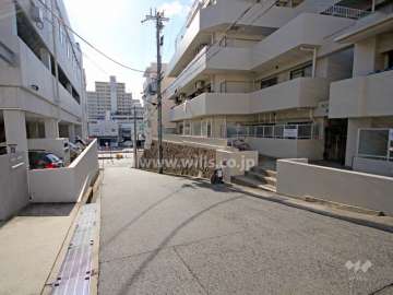 敷地東側の前面道路