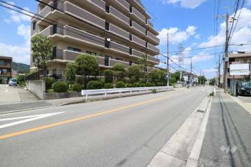 敷地南側の前面道路