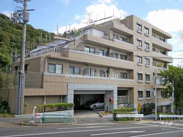 ドムール六甲山手の外観(北西側から)