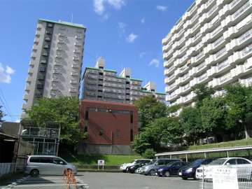 朝日プラザ千里Ｃ棟の南側
