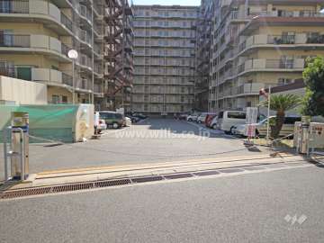 敷地内駐車場（ロボットゲート付き）