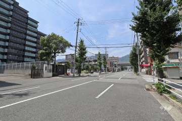 敷地東側の前面道路
