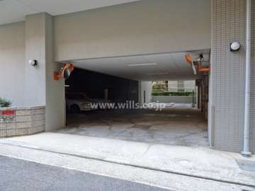 駐車場出入り口