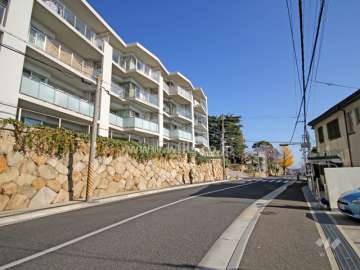 敷地南側の前面道路