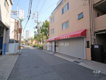 敷地北側の前面道路