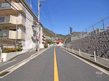 敷地東側の前面道路