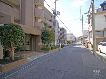 敷地北側の前面道路