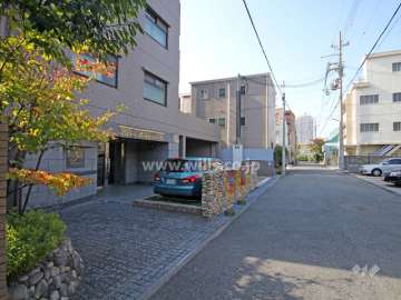 敷地北側の前面道路