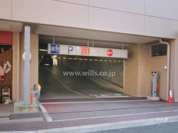 駐車場出入り口