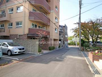 敷地北側の前面道路