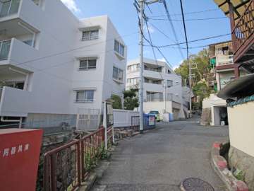 敷地東側の前面道路