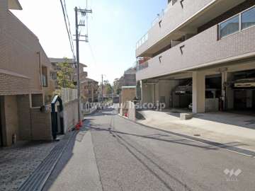 敷地東側の前面道路