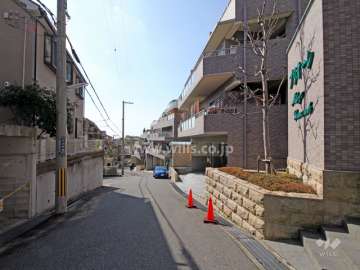 敷地東側の前面道路