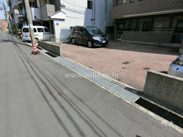 駐車場出入り口