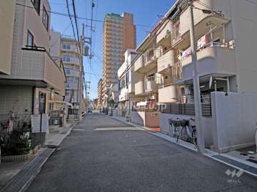 敷地南側の前面道路