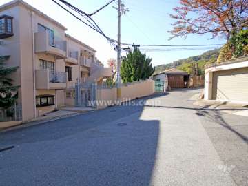 敷地東側の前面道路