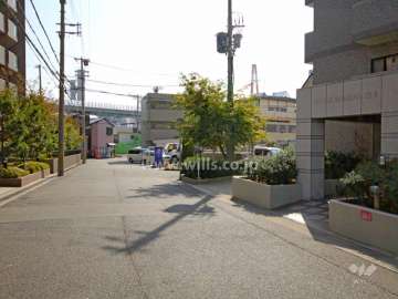 敷地東側の前面道路