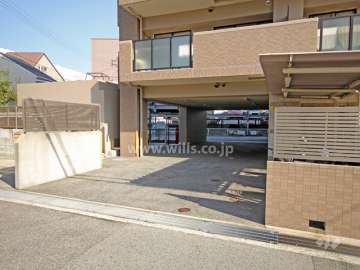 駐車場出入り口