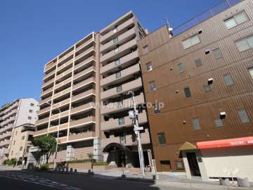 プレステージ六甲道駅前マンションの外観(南西側から)