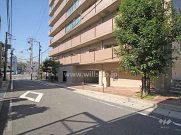 駐車場出入り口（ロボットゲート付き）