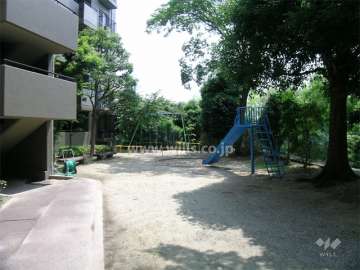 H棟横にある公園