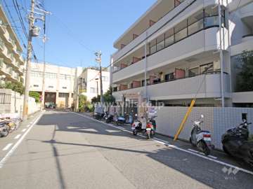 敷地北側の前面道路