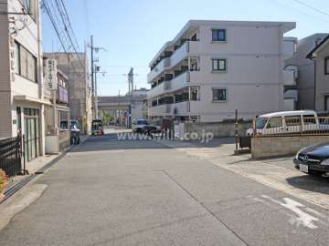 敷地東側の前面道路