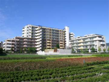 パレ宝塚プルミエールの外観（南西側から）