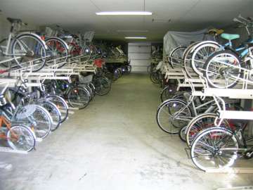 屋内にある駐輪場
