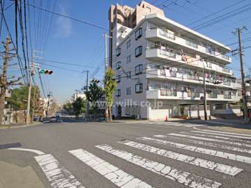 敷地北側の前面道路